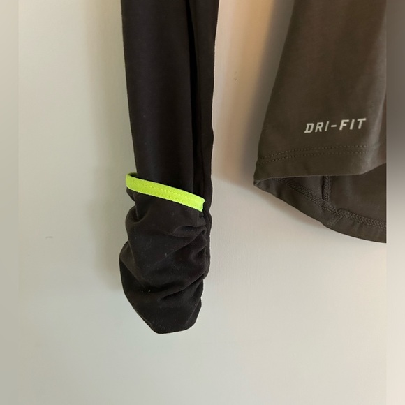 XS Nike dri fit running baseball tee style top in brown with good and key pocket - Picture 5 of 6